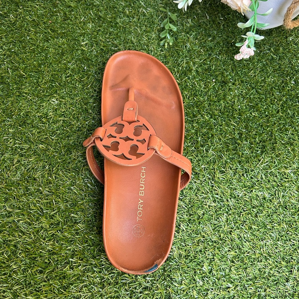 Tory Burch Miller Cloud aged Camello Sz 85 women gently used. Right SANDAL ONLY